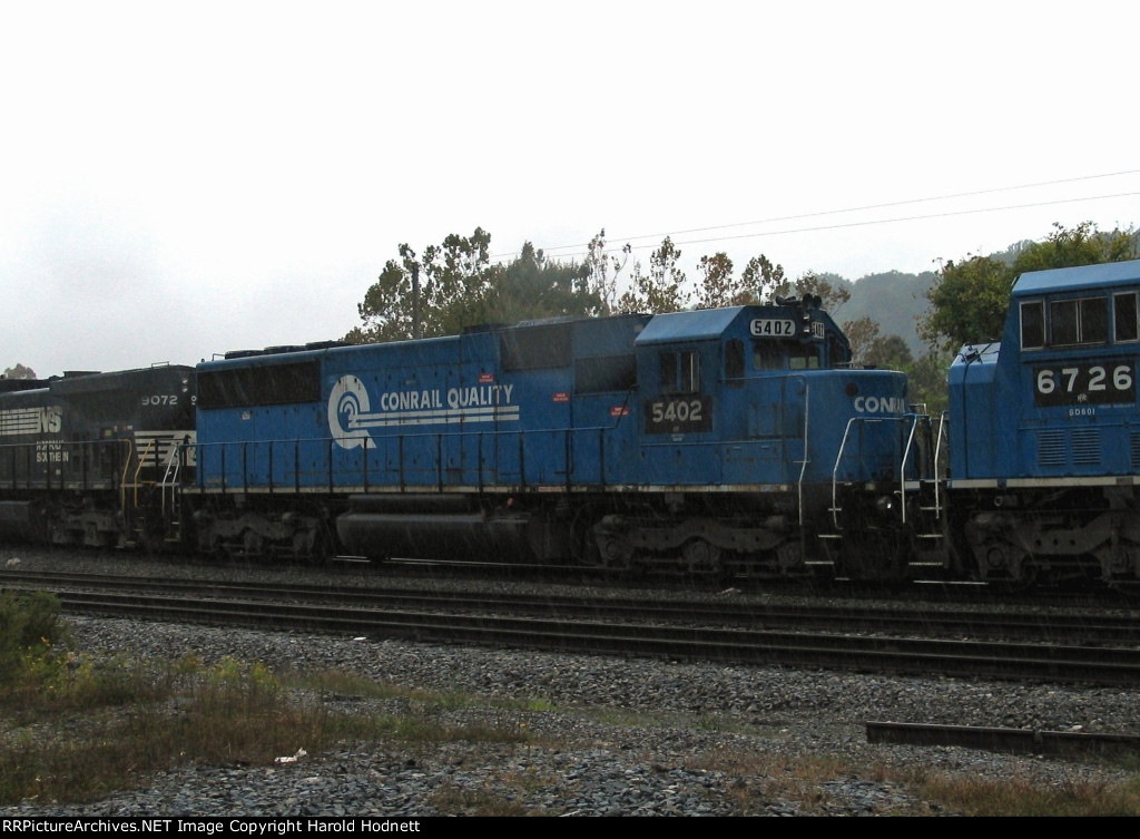 NS 5402 heads out of town